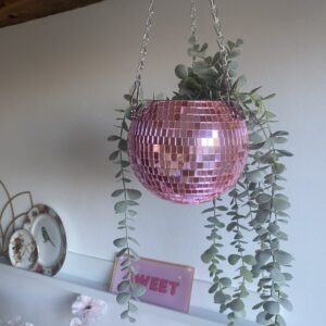 Roze discobal plantenhanger